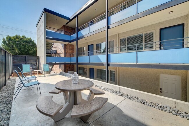 Foto del edificio - Amazing 2bed/1bath Apartment in Greenwood!