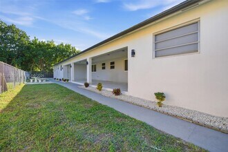 Building Photo - 2440 Hayes St