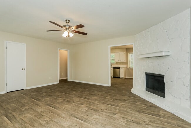 Building Photo - 843 Tall Deer Dr