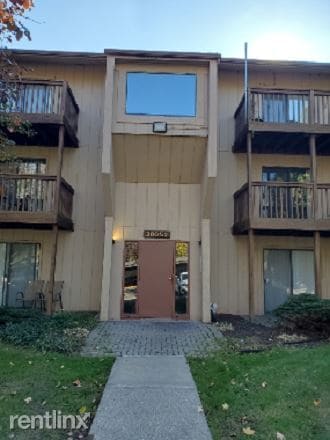 Primary Photo - 2 br, 1 bath Condo - 30052 W 12 Mile Rd