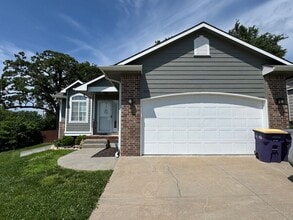 Building Photo - 828 Fossilridge Dr