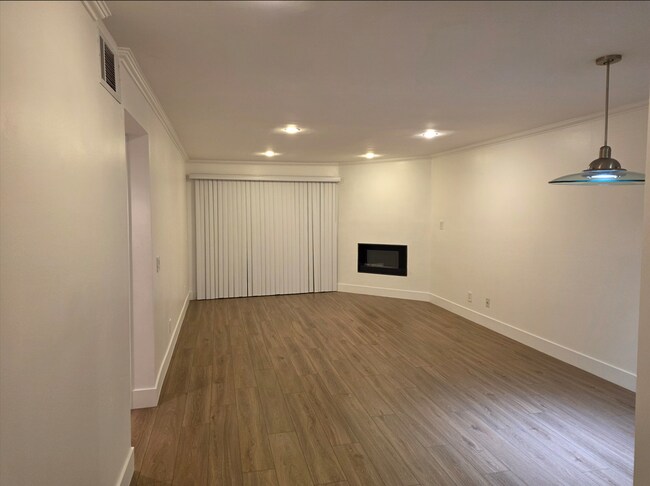 Foto del edificio - 21500 Burbank Blvd