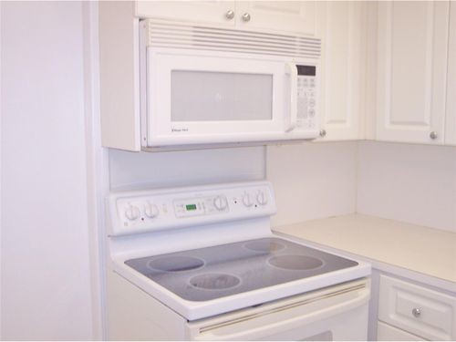 Building Photo - 2431 SW 82nd Ave