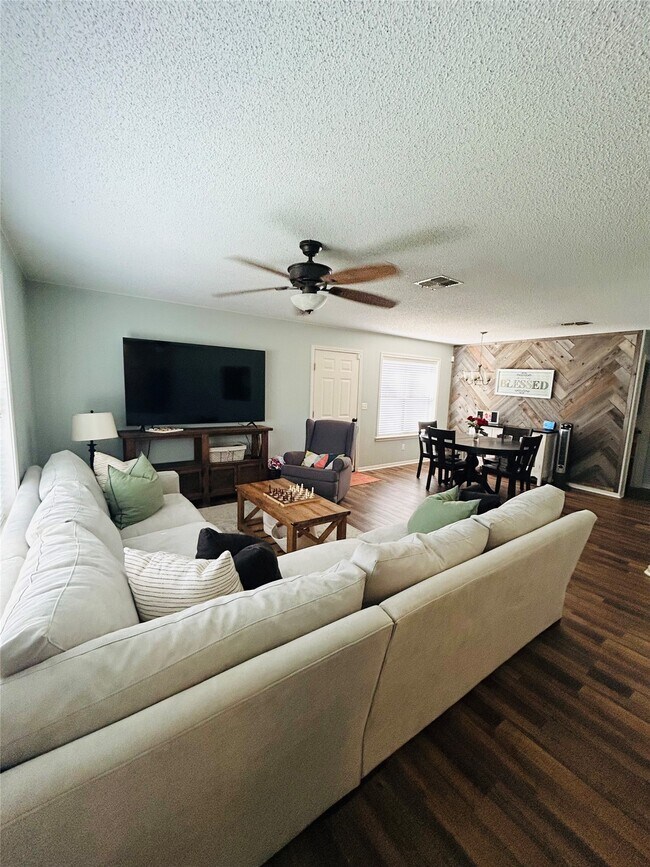 Foto del edificio - 108 Creek Bend Ln