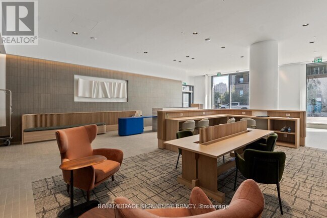 Photo du bâtiment - 395 Square One Dr