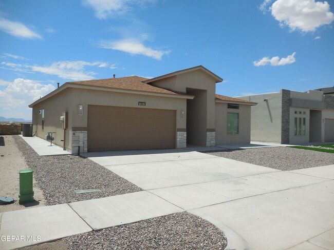 Building Photo - 561 Oakmont