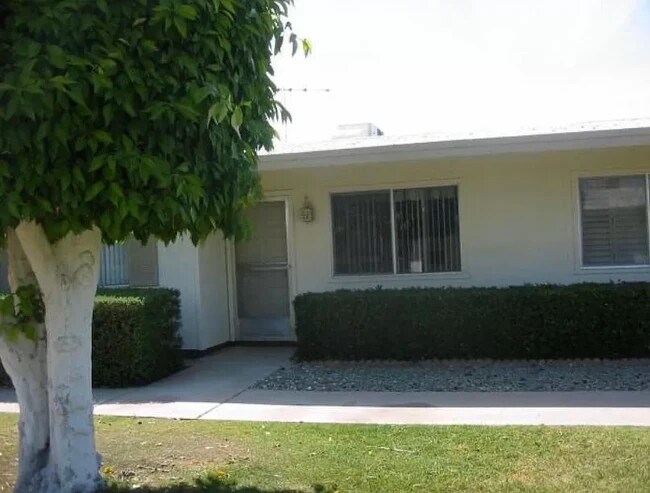 Foto del edificio - 10620 W Coggins Dr