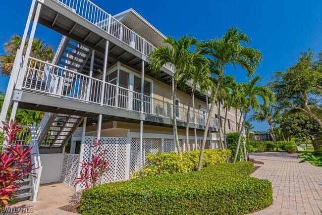 Building Photo - 1085 5th St S