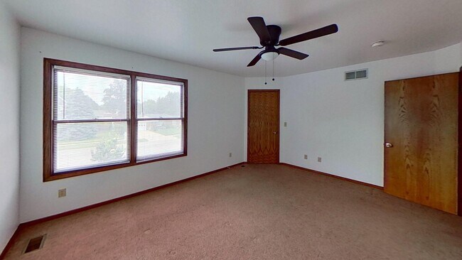Building Photo - 5103-5103 Hickman Rd
