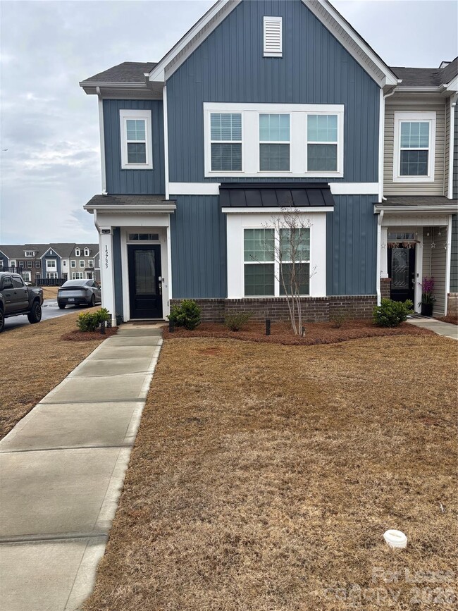 Building Photo - 15733 Country House St