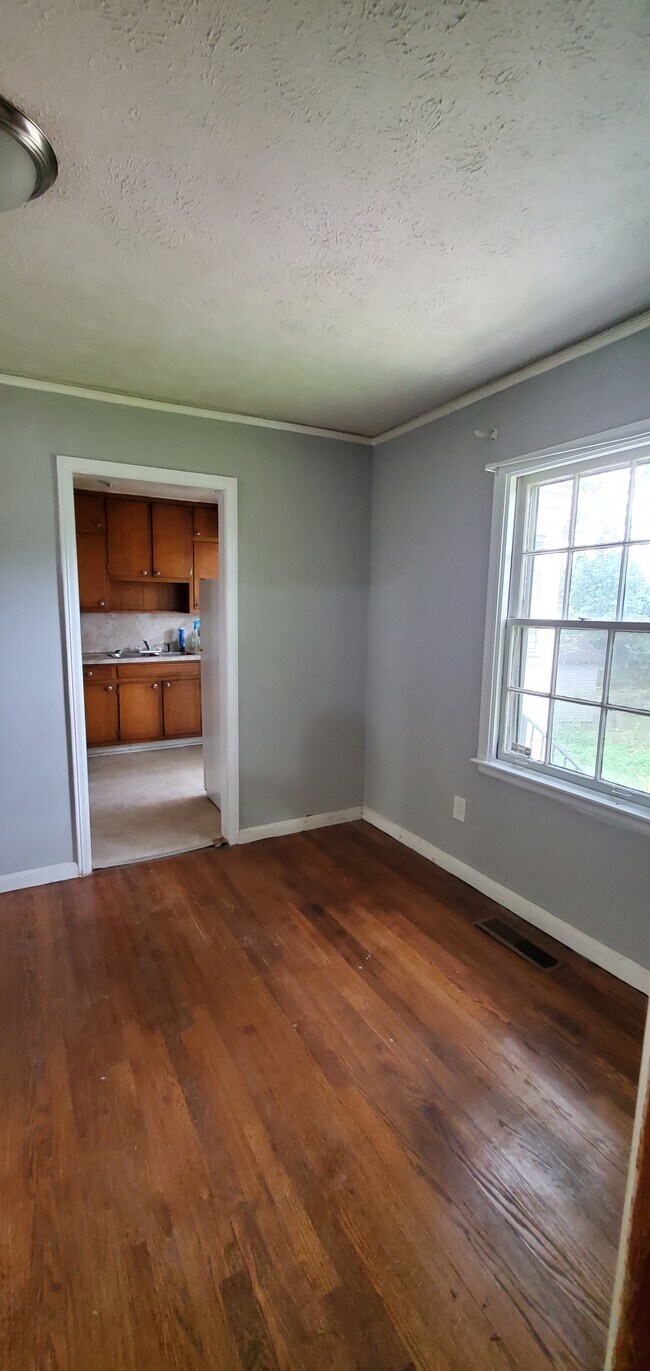 Living Room - 725 Matilda Plz NW