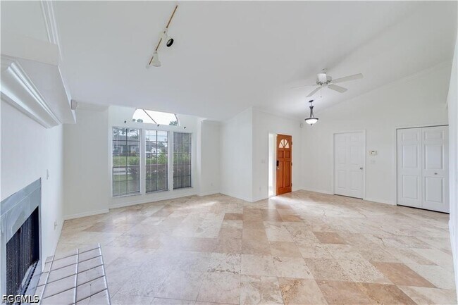Foto del edificio - 9225 Pineapple Rd