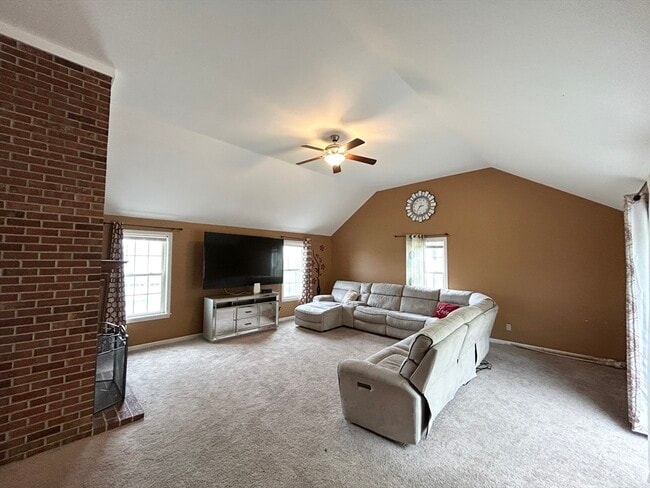 Building Photo - 35 Fox Meadow Dr
