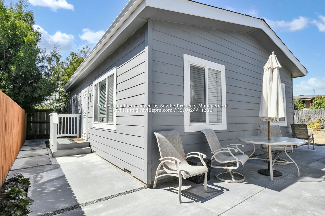 Foto principal - FULLY FURNISHED (ONLY) 2 BR/1 BA detached ...