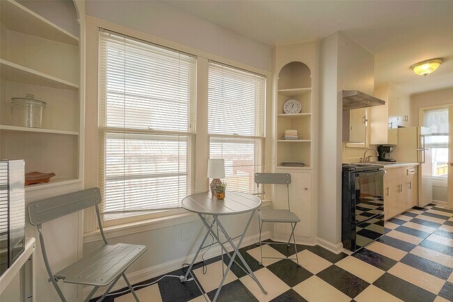 Foto del edificio - 1558 1/2 Castle Ct