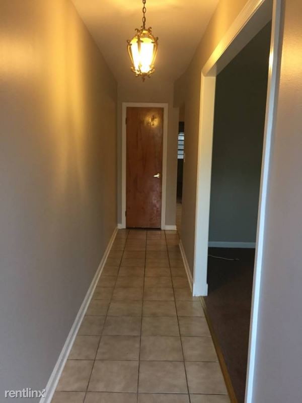 Building Photo - 3 br, 1.5 bath Apartment - 2026 yates avenue