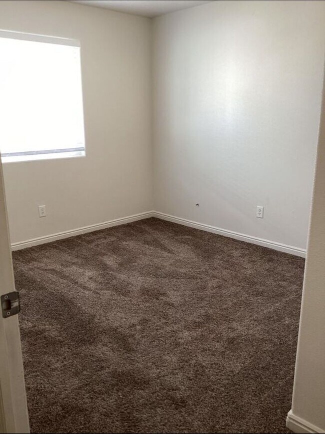 Foto del edificio - $500 Signing Credit / Private Back Yard & Garage