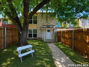 Building Photo - 7726 Glen Meadows Dr