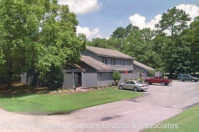 Building Photo - 2 br, 2.5 bath House - 202 Sherbrooke Circle