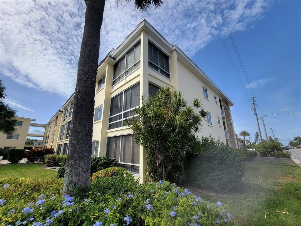 Foto principal - 6767 Sunset Way
