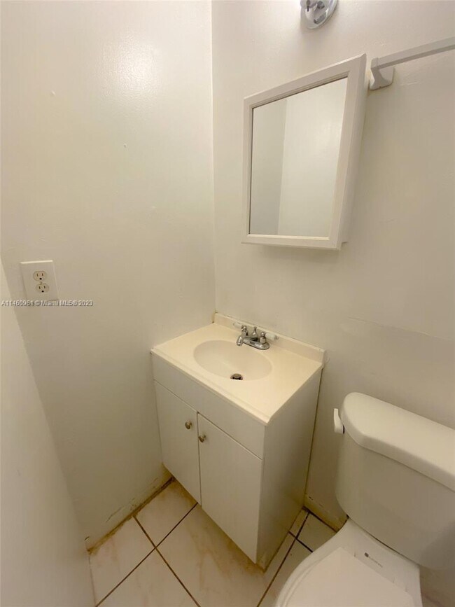 Foto del edificio - 325 NE 127th St