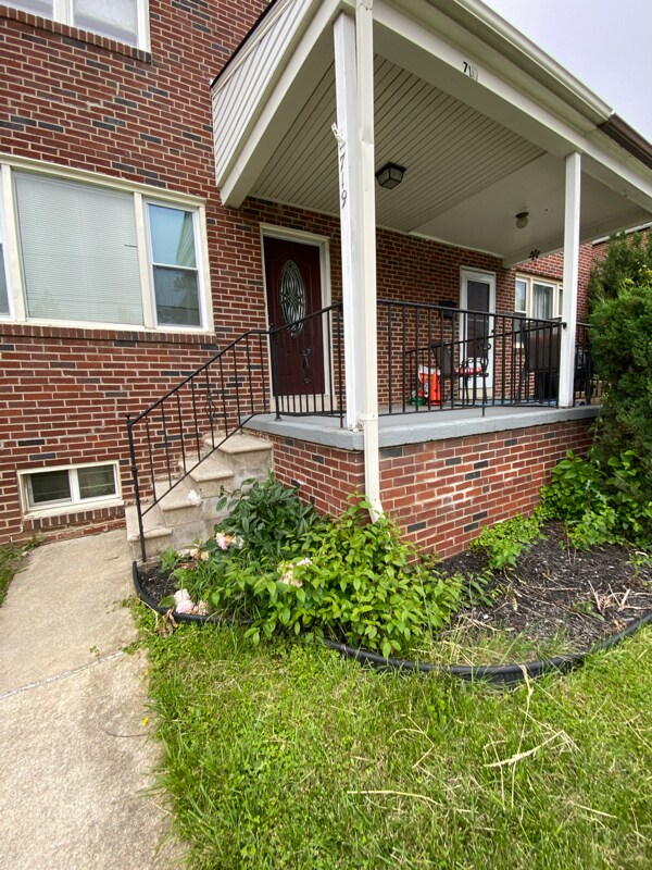 Building Photo - 719 W 38th St