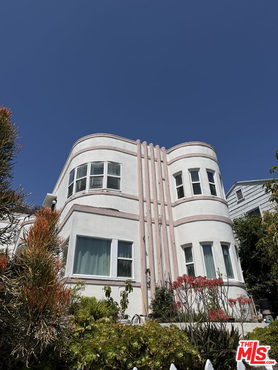 Building Photo - 839 Alexandria Ave