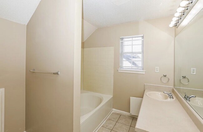 Building Photo - 3004 Meadow Glen Pass