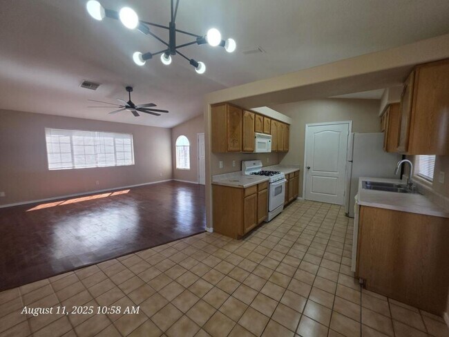 Building Photo - 1801 Chicago Ave