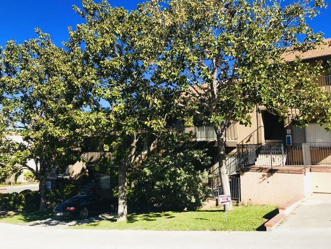 Outside 2 - 424 S Garfield Ave