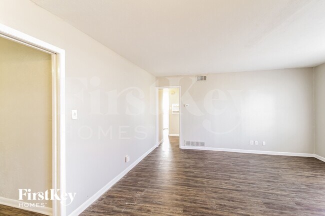 Foto del edificio - 3516 Revere St