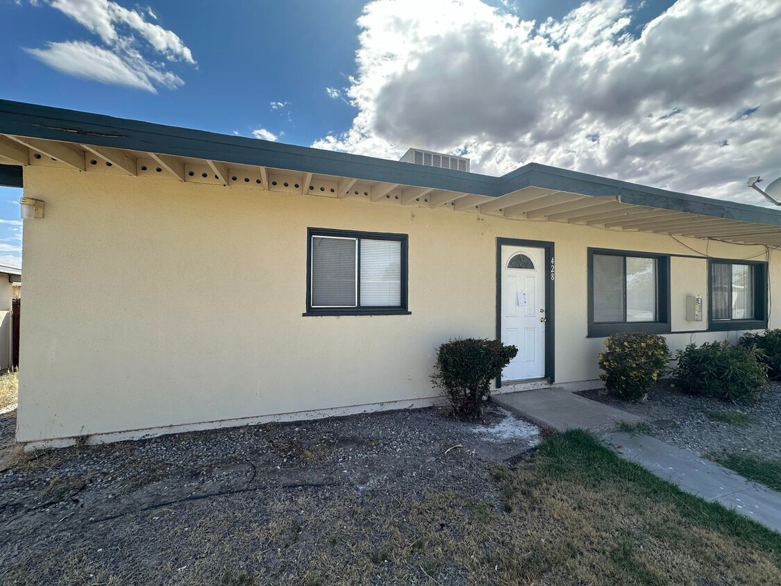 Primary Photo - Cute Apartment With a Garage