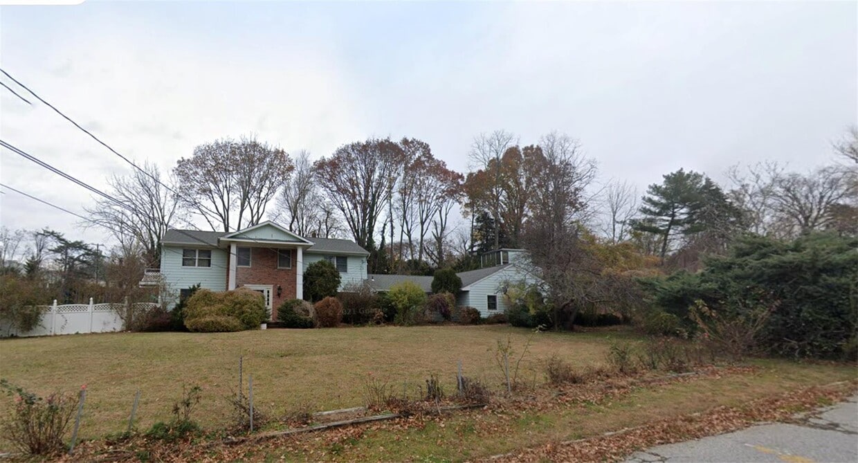 Primary Photo - 13 Whitney Cir