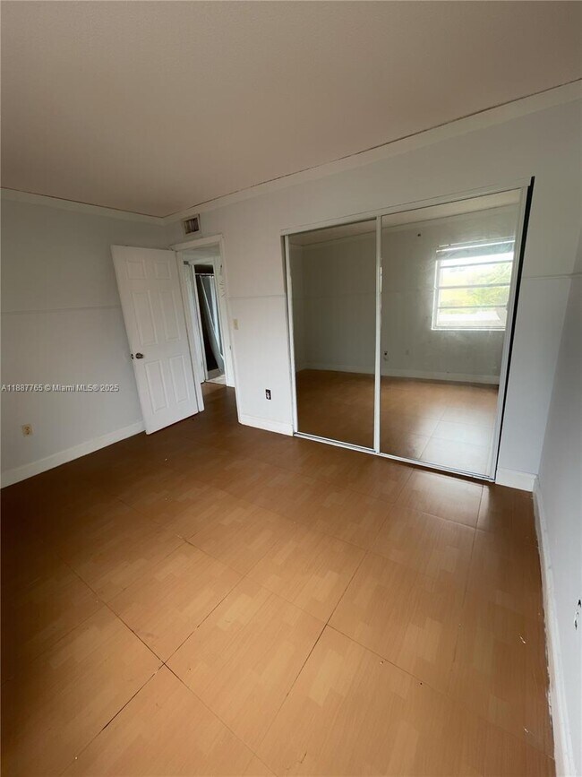 Foto del edificio - 9301 SW 4th St