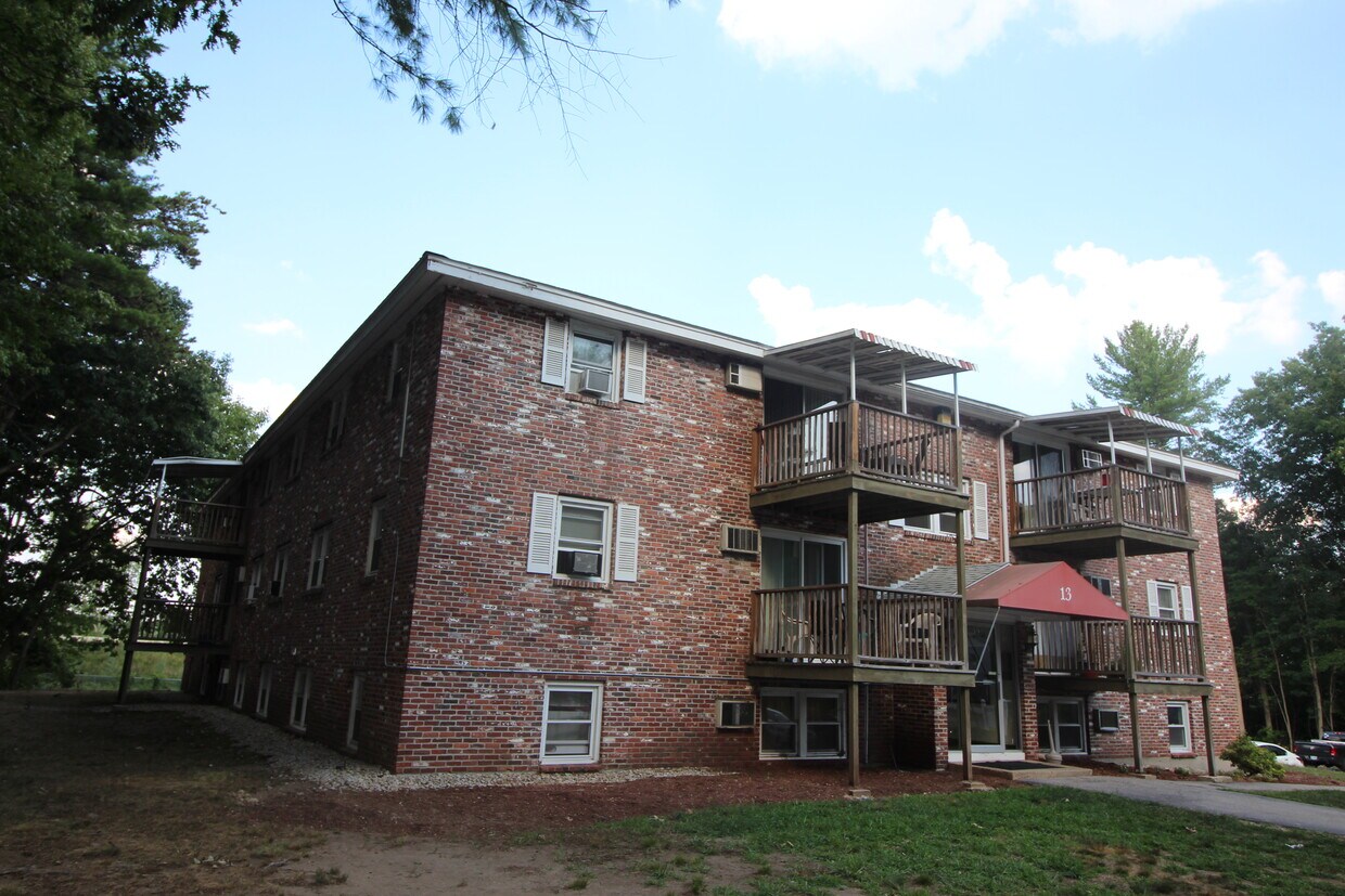 13 Charleston Ave, Londonderry, NH 03053 Apartments Londonderry, NH