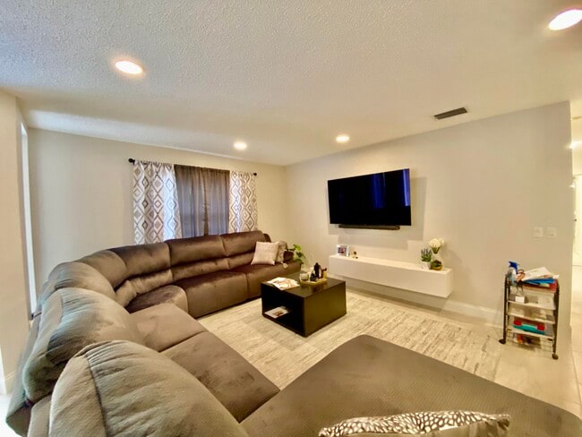 Building Photo - 5091 Splendido Ct