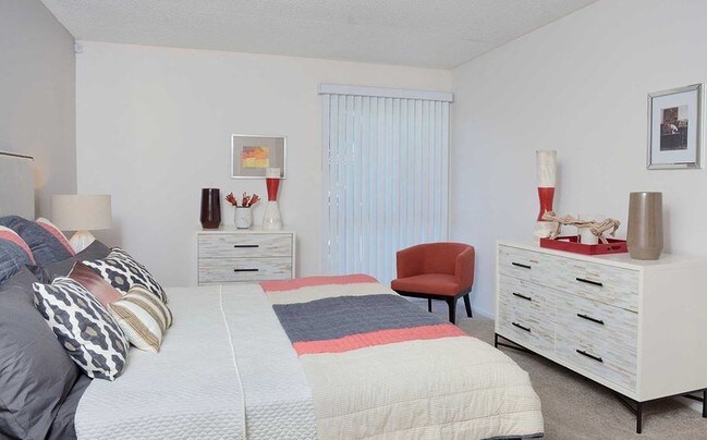 eaves Woodland Hills Apartments Woodland Hills, CA