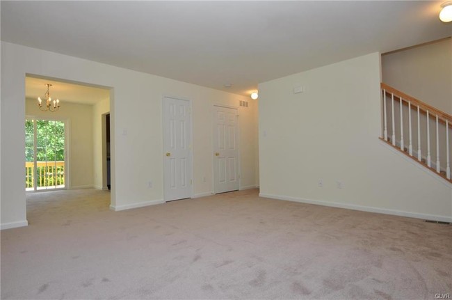 Building Photo - 208 Blackcomb Ct