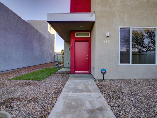 Building Photo - 3 Bedroom 2.5 Bathroom
