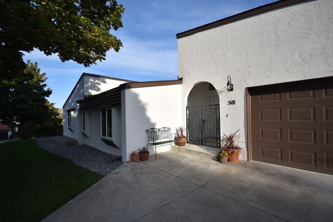 Building Photo - Low-Maintenance Meadows North Rental by Meadow Springs Golf Course