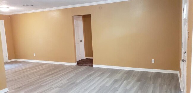 Building Photo - 7427 Arnim St