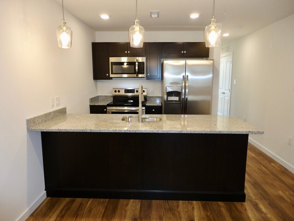 Granite Countertops - 1631 W Venango St