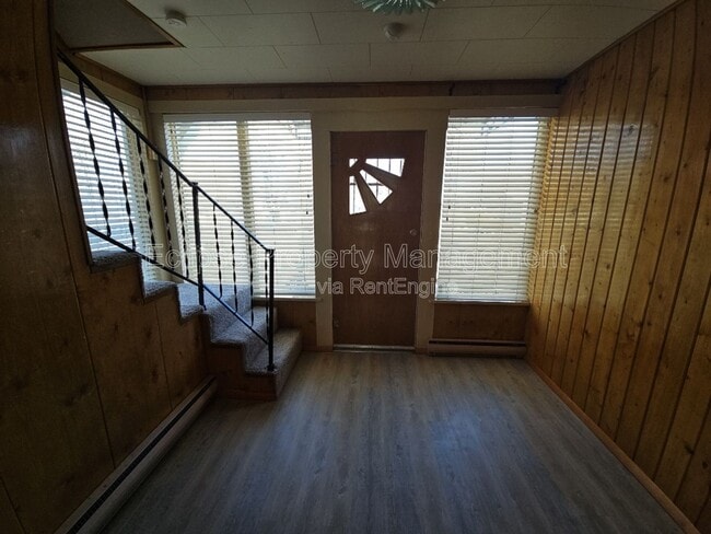 Building Photo - 427 Madison St