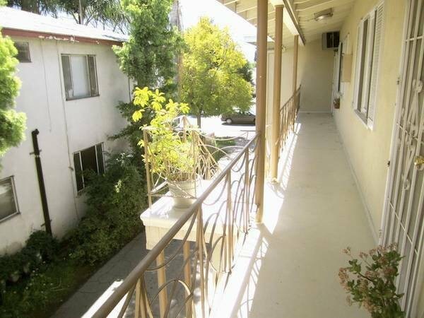 Primary Photo - 14440 Burbank Blvd