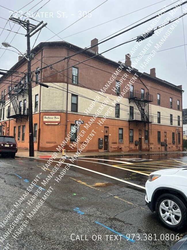 Building Photo - 223 Slater St