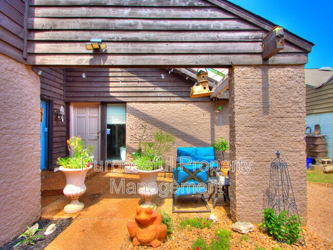 Building Photo - 5911 Fox Run Way