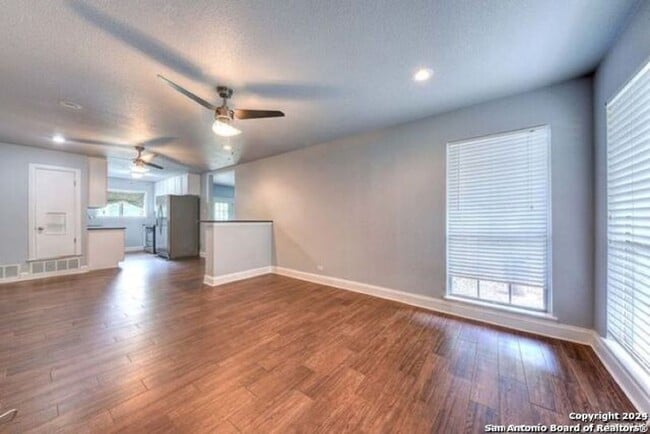 Foto del edificio - 3 bedroom 2 bathroom located in Thunder Hi...