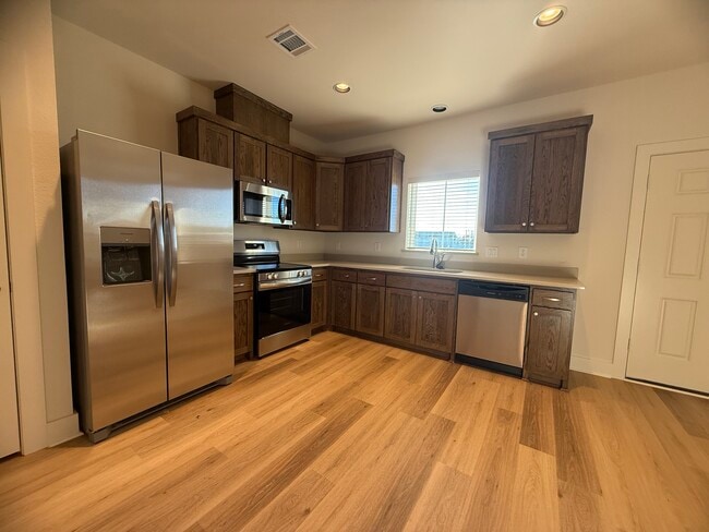 Building Photo - 207 Railroad Ave