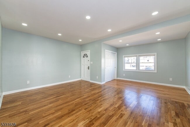 Foto del edificio - 19 Walnut Pkwy