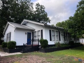 Building Photo - 420 Willow Ave